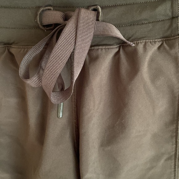Lululemon Hotty Hot Short (Long 4")
Dark Olive shorts athletic running size 2 - Picture 10 of 13
